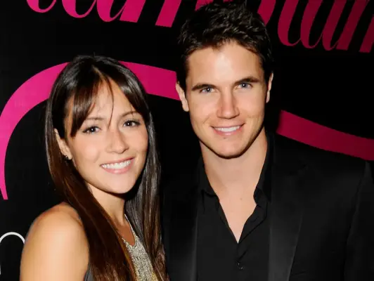 2010: Robbie Amell and Italia Ricci Appear on