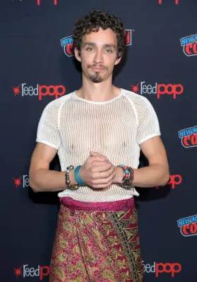 Who Is Robert Sheehan Dating Now?