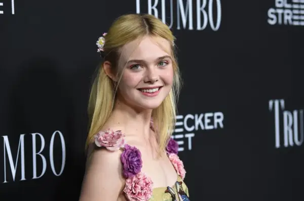 Elle Fanning, 21