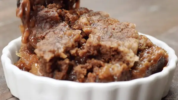 Slow-Cooker Caramel Apple Dump Cake