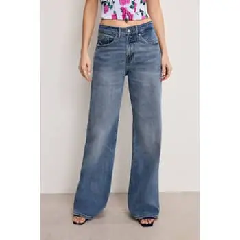 Look Back at NYFW Spring 2025 Street Style Trend: Baggy Denim