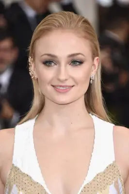Sophie Turner With Blond Hair in 2017