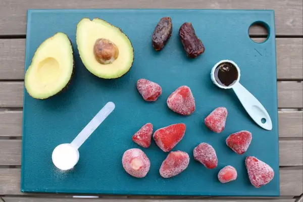 Hailey Bieber smoothie recipe: ingredients