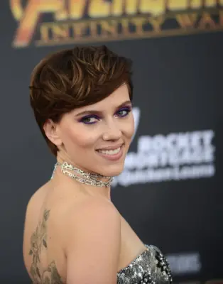 *Books Hair Appointment to Copy Scarlett