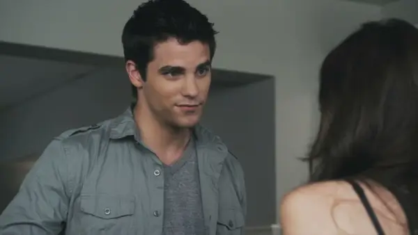 Noel Kahn (Brant Daugherty)