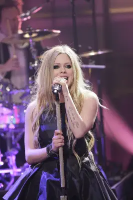 Avril Lavigne’s La vie en Rose Tattoo