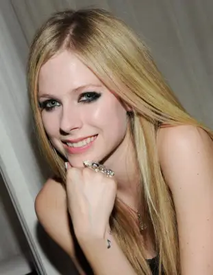 Avril Lavigne’s Note Wrist Tattoo