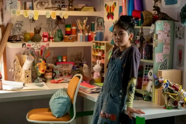 Momona Tanada as Claudia Kishi