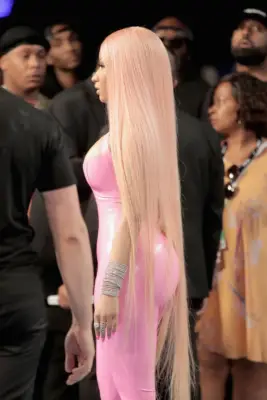 Nicki Minaj: Long Pink and Blonde Hair, 2017 MTV VMAs
