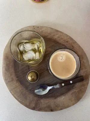 carajillo recipe ingredients: adding espresso