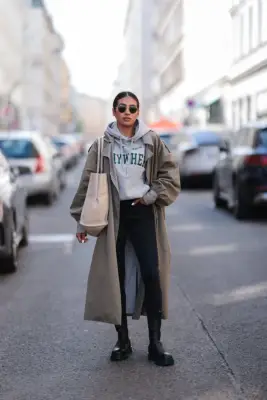 College-Sweatshirt Outfit: Wear It Under a Trench With Skinny Jeans