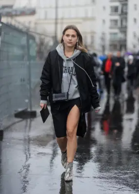 College-Sweatshirt Outfit: Style It With a Slitted Skirt and Snakeskin Boots