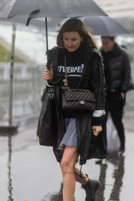 College-Sweatshirt Outfit: Go 