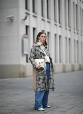 Baggy-Jeans Outfit: With a Ribbed Turtleneck