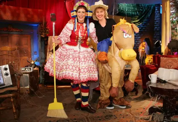 An Inflatable Horse and Cowboy (2005)