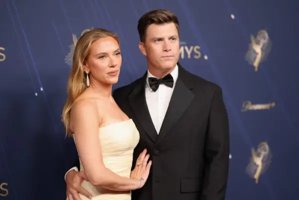 Scarlett Johansson With Naked Nails at the Emmys