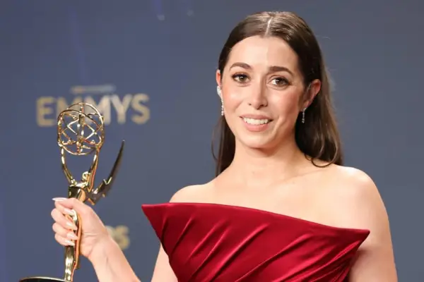 Michelle Williams With Naked Nails at the Emmys