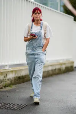 How to Wear Overalls 