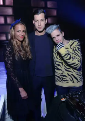 Samantha, Charlotte, and Mark Ronson