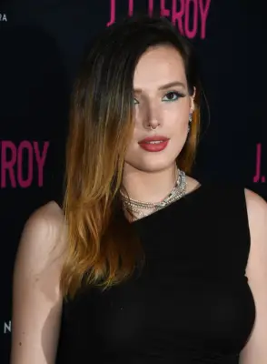 Bella Thorne With Black-Auburn Ombré Hair