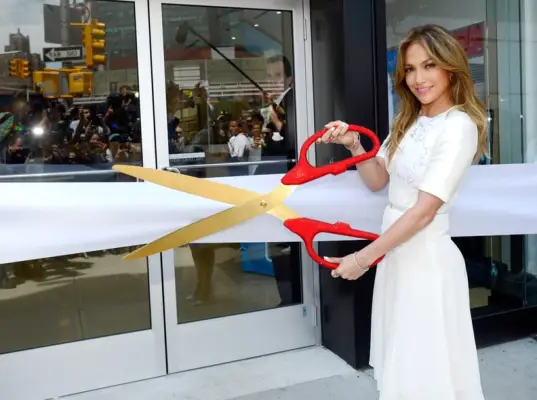 Jennifer Lopez With Blond Highlights in 2013