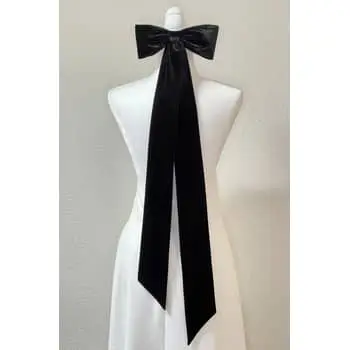 hair bow trend, celebrities wearing hair bows, Priyanka Chopra Jonas in a hair bow at the met gala 2023