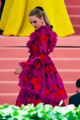 Rachel Brosnahan With Her Natural Hair Color in 2019