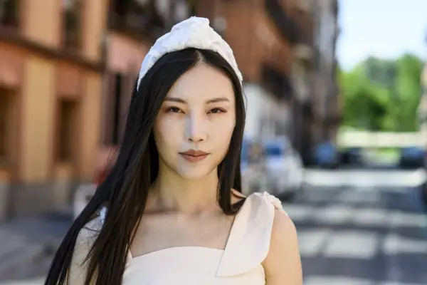 Trend Inspiration: White Headband and Straight Hair