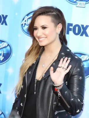 Superlong and Blond Ombré With a Buzzed Side