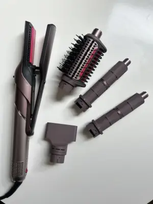 Woman using the Wet-or-Dry Air Straightener attachment for the Shark FlexFusion System.