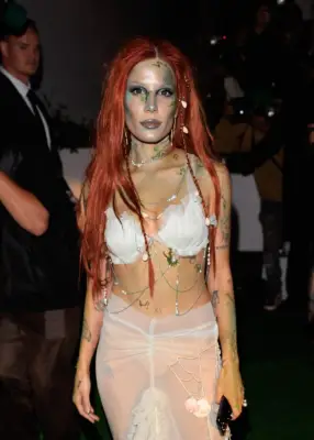 Halsey as a Sexy Siren