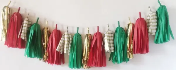 Christmas Tissue Tassel Garnland