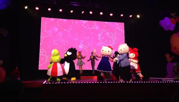 Hello Kitty and Dear Daniel love holding hands!