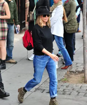 Slouchy, Rolled Denim Looked So Cool With a Sweater and Fedora