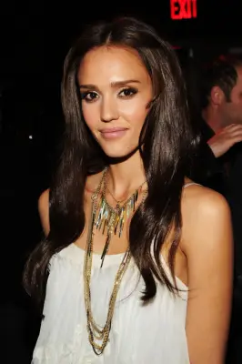 Jessica Alba With Deep Brown Wavy Hair in 2010