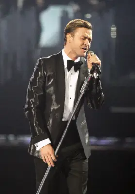 The Fact That You Find It Totally Normal to Keep Friends With Benefits Permanently on Your DVR