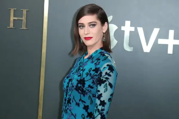 Lizzy Caplan