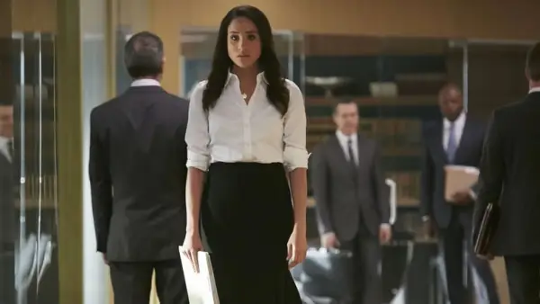 Rachel Zane Wearing Pencil Skirts in 