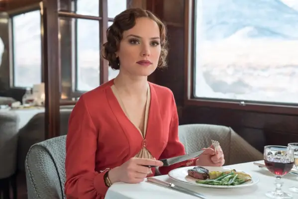 MURDER ON THE ORIENT EXPRESS, Daisy Ridley, 2017. ph: Nicola Dove /TM & copyright Twentieth Century Fox Film Corporation. All rights reserved. /Courtesy Everett Collection