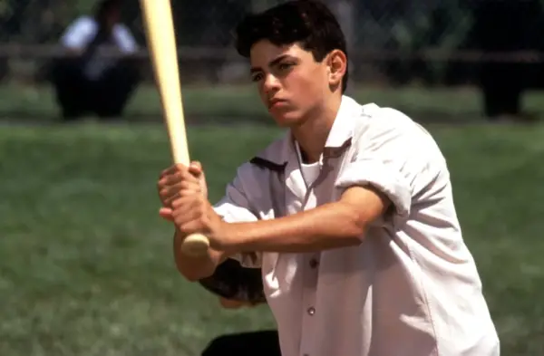 Mike Vitar as Benny 