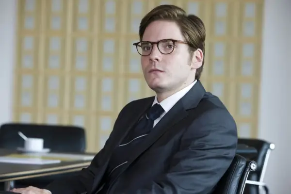 Daniel Brühl as Hans Krämer in The Coming Days (Die Kommenden Tage) (2010)