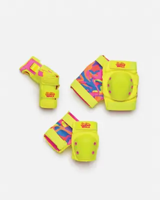 Margot Robbie and Ryan Gosling Rollerblading on the 