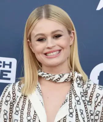 Natalie Ganzhorn as Ruth