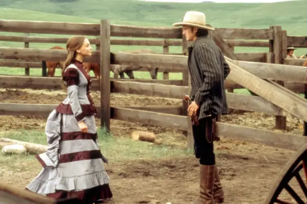 Rachael Leigh Cook as Caroline Dukes in 