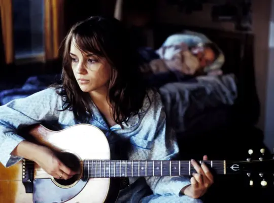 Rachael Leigh Cook as Dori Lawrence in 