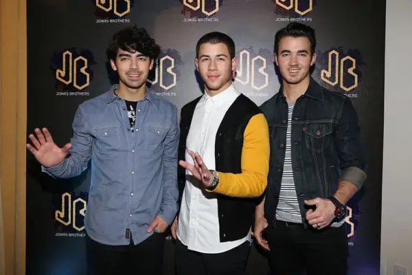 MEXICO CITY, MEXICO - JANUARY 23: (L-R) Musicians Joe Jonas, Nick Jonas and Kevin Jonas of the Jonas Brothers attend a press conference at W Hotel Mexico City on January 23, 2013 in Mexico City, Mexico. (Photo by Victor Chavez/WireImage)