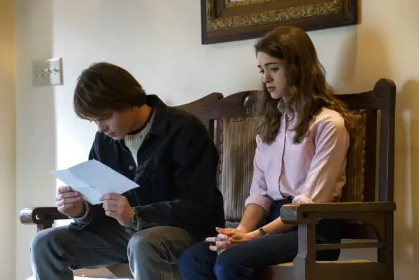 That High-Waisted Jeans and Collared Shirt Combo