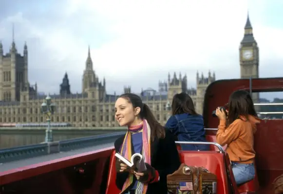 Long Skinny Scarves Were Cool Even When It Wasn