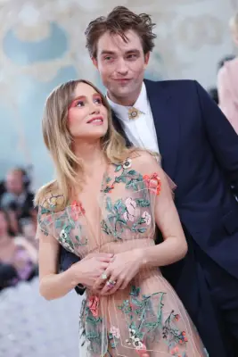 Robert Pattinson and Suki Waterhouse at the 2023 Met Gala
