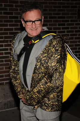 Exhibit D: Robin Williams in a Chrome Industries Messenger Bag